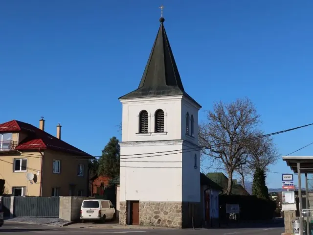 Klasicistická zvonica v Rakytovciach